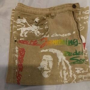 Bob Marley jamming Men's Shorts Tan Graphic Casual Shorts, size 40